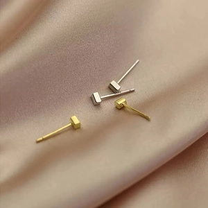 S925 sterling silver minimalist cube stud earrings in gold and silver finish