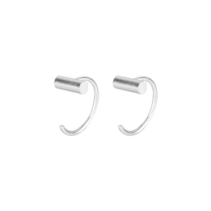 Orecchini a sospensione minimalisti a forma di C in argento con finitura lucida elegante