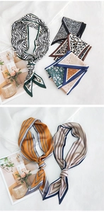 Foulards en soie aux imprimés zébrés, léopards et floraux sur fond en maille blanche