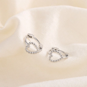 Boucles d'oreilles cœur en argent S925 avec texture perlée et micro-diamants