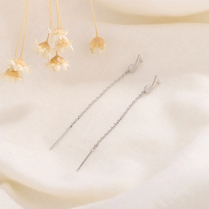 Eleganti orecchini a nota musicale in argento S925 con lunghe nappe a catenella