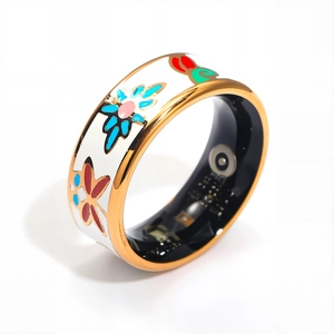 Bague connectée en émail blanc à motif floral avec capteurs de santé sur anneau doré