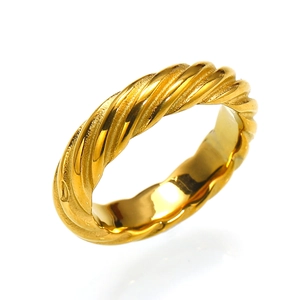 Bague torsadée minimaliste en acier inoxydable plaqué or 18 carats au design rétro