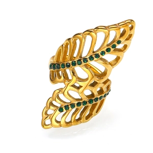 Hohlblatt-Ring aus 18k vergoldetem Titanstahl mit grünen Zirkonia-Akzenten