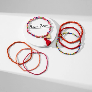 Buntes Perlen-Fußkettchen-Set mit rosa Blume, goldenem Herzanhänger und roter Quaste