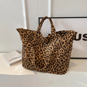 Fashionable leopard print tote bag with large capacity and versatile shoulder straps for women