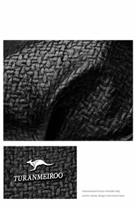 Détail du cuir noir grainé avec logo de marque kangourou métallique et accessoires