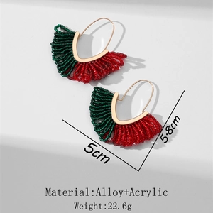 Détails des boucles d'oreilles de Noël faites à la main avec dimensions et matériaux