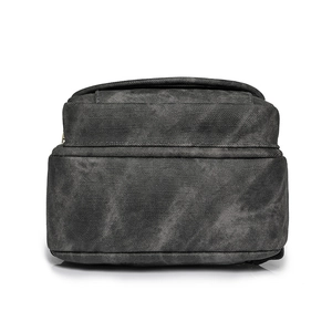 Vista trasera de bolso bandolera gris oscuro con tela texturizada y cremallera