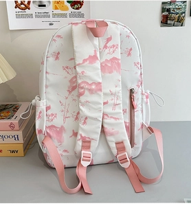 Vue détaillée du sac à dos blanc avec imprimé paysage oriental rose et poche latérale