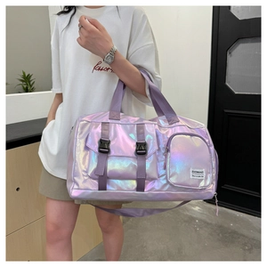 Borsa da viaggio viola iridescente a tracolla con finitura olografica moderna