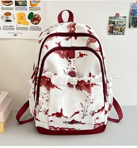 Détail du sac à dos haute capacité avec motifs de grues et boucle de réglage
