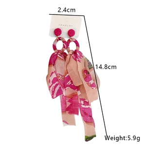 Boucles d'oreilles longues en mousseline rose à fleurs style bohème fait main