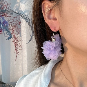 Handgefertigte lila Spitzen-Blumenohrringe im V-Stil für Damen mit Mori-Design