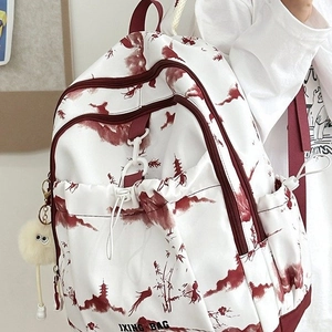 Sac à dos blanc style chinois avec imprimés paysages rouges et pendentif peluche jaune