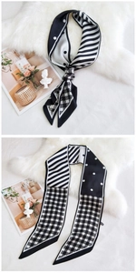 Détail d'un foulard long en soie avec motifs à pois, rayures et pied-de-poule