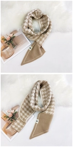Detail of knitted scarf with leopard houndstooth pattern and khaki patchwork design