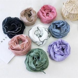 Foulards losanges plissés en coton et lin en huit couleurs avec bords ondulés doux