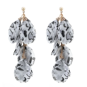 Boucles d'oreilles pendantes en tissu style bohème avec motif cœur et clous dorés