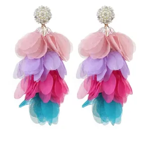 Boucles d'Oreilles Bohèmes Longues à Franges en Pétales de Tissu Avec Alliage Künstliche Perle Artificielle Strass pour Femme Fête Mariage Bijoux