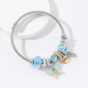 Bracelet ajustable en acier inoxydable avec pendentif papillon bleu et médaillon LOVE
