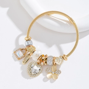 Bracelet à breloques ajustable en acier doré avec pendentifs cœur, fleur et LOVE