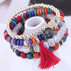 Bracelet multicouche extensible de style bohème avec breloque main de Hamsa et pompon