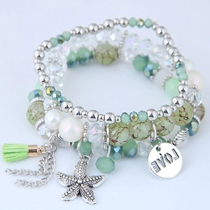 Bracelet de style bohème multicouche avec pendentif étoile de mer et pompon vert