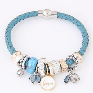 Bracelet bohème en cuir bleu avec pendentif Love et perles de cristal élégantes