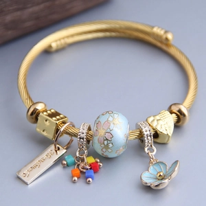 Bracelet ajustable en acier inoxydable doré avec breloques et perles émaillées
