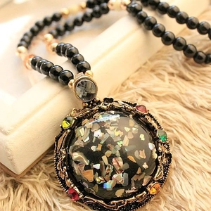 Bohemian retro shell pendant necklace with colorful stones and vintage gold frame