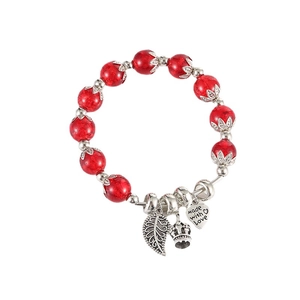 Bracciale di perle in cristallo rosso cracklé con ciondoli a foglia, corona e cuore