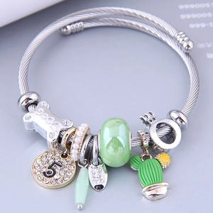 Bracelet ajustable en fil d'acier argenté avec cristal numéro 5 et charms cactus