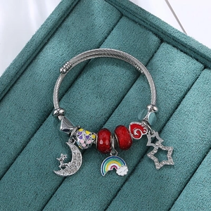 Silbernes Edelstahl-Charm-Armband mit Kristall-Mond und Regenbogen-Herz-Anhänger