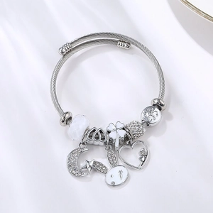Silbernes Edelstahl-Charm-Armband mit Hasen-, Herz- und Mondsichel-Anhängern für Damen