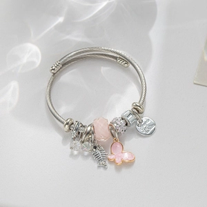 Bracelet à breloques en acier argenté avec papillon rose, arête de poisson et médaillon Love