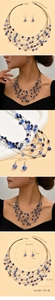 Détail du collier bohème multicouche avec perles bleues et boucles d'oreilles assorties
