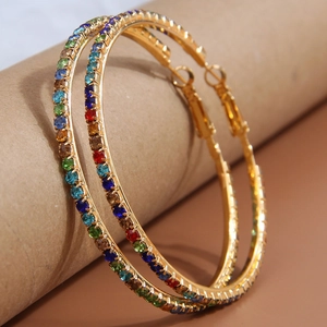 Grandi orecchini a cerchio dorati da 6,0 cm con strass colorati e castone a griffe