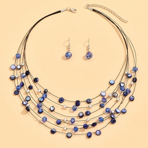 Parure bohème avec collier multicouche et boucles d'oreilles en coquillage bleu