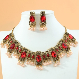 Parure bijoux bohème vintage avec pierres rouges, métal bronze et glands de perles