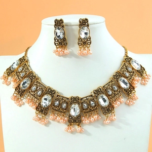 Parure de bijoux vintage avec gravure florale dorée et pompons de perles roses
