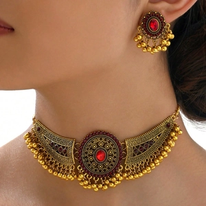 Parure de bijoux ethniques dorés avec pierres rouges, collier choker et boucles d'oreilles