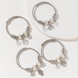 Bracelets en alliage argenté avec breloques cœur, arbre de vie et éléphant sur fond blanc