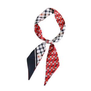Foulard étroit en soie avec motif à carreaux et fleurs dans un design élégant