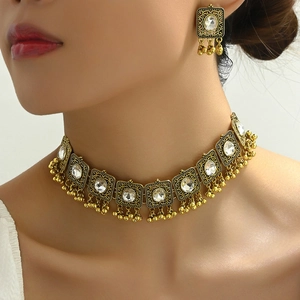 Parure bohème vintage collier et boucles d'oreilles avec carrés dorés et franges en métal