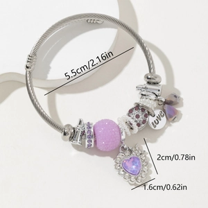 Détails de taille du bracelet argenté avec cœur en zircon violet et breloque d'amour