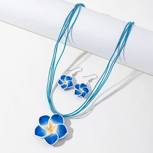 Parure de bijoux fleur de frangipanier bleue avec collier cordon et boucles d'oreilles