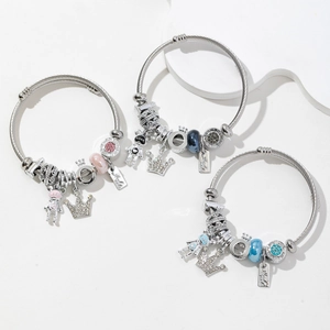 Bracelets à perles en acier inoxydable avec pendentifs ours mignon et couronne multicolore