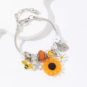 Bracciale in acciaio argento con ciondoli a girasole, ape e cuore di cristallo per donna