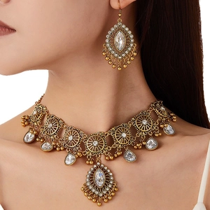 Parure de bijoux bohème goutte d'eau avec collier et boucles d'oreilles en or vieilli et cristal